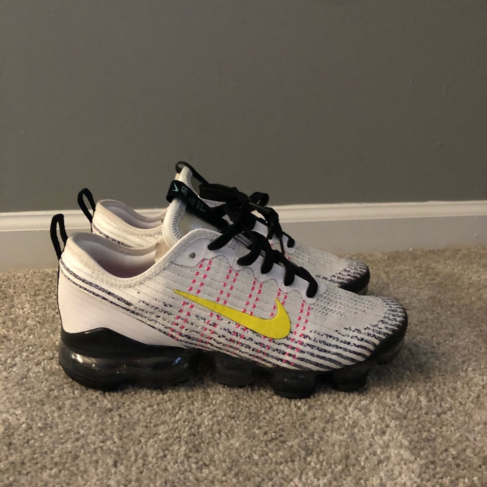 Nike Vapormax, Size 7 Youth.